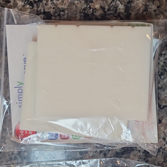 Simply conserve lot of 2 switch and outlet insulating sealers new in package - Picture 6 of 6